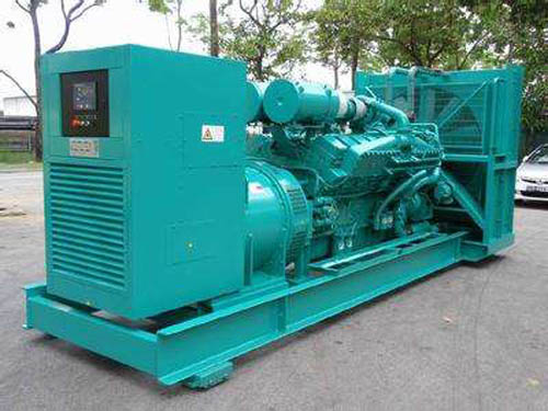 乌拉特中如何选择适合 100KW 发电机的电缆长度？