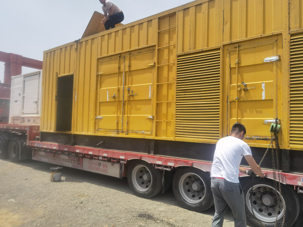 乌拉特中除了负载情况和发动机维护,还有哪些因素会影响 200kw 柴油发电机的油耗?