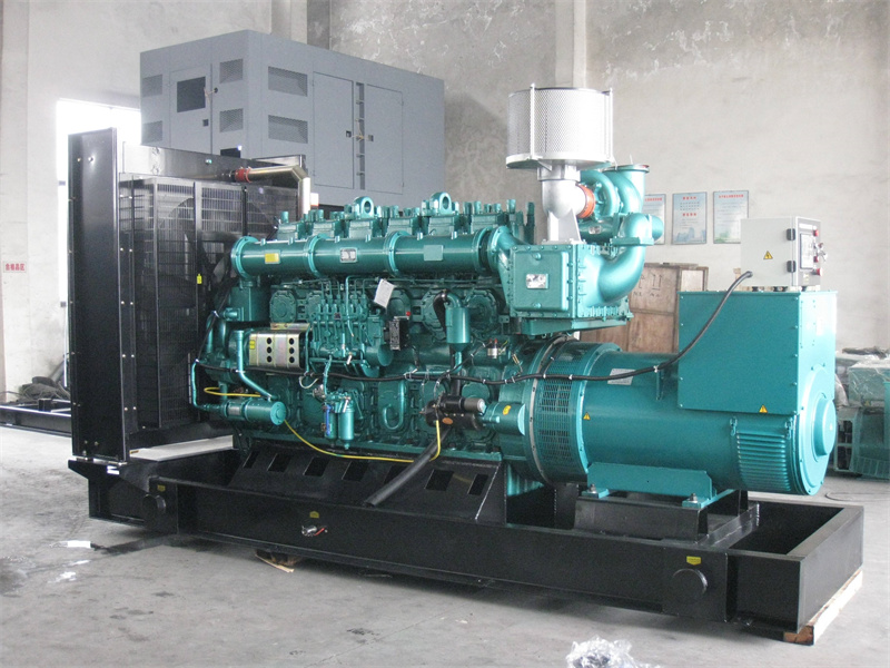 乌拉特中200KW 柴油发电机的油耗是多少？