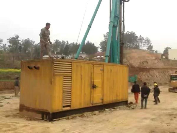 乌拉特中如何判断水冷式机油散热器密封件是否需要更换？